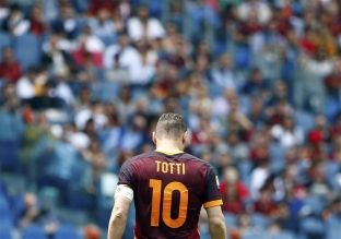 Totti i siguron fitoren Romës