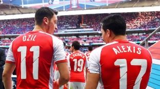 Alexis Sanchez e Mesut Ozil do të nënshkruajnë kontratën e re me Arsenalin vetëm me një kusht