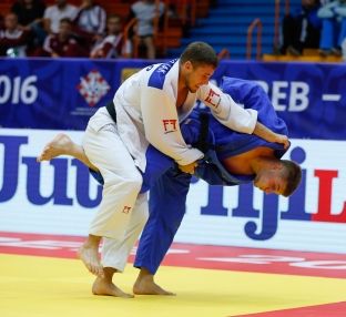 Akili u afrohet medaljeve të mëdha 