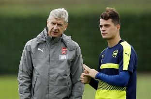  Wenger komenton duelin e vëllezërve Xhaka