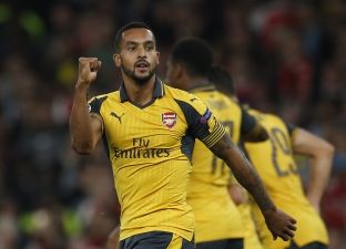  Walcotti dyfishon epërsinë e Arsenalit ndaj Baselit [video]