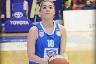 Emra, basketbollistja gazetare