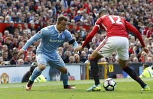 Stoke City i merr një pikë Unitedit