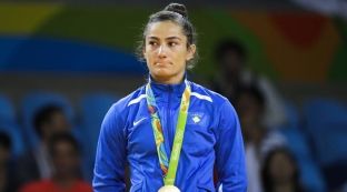 Kuka: Kampionia olimpike stërvit me çorape të leshta