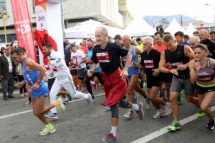 Luiza Gega triumfon në Maratonën e Tiranës 2016
