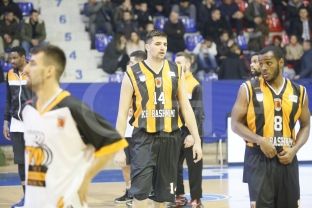 Bashkimi gjunjëzon Prishtinën në “Sezai Surroi”