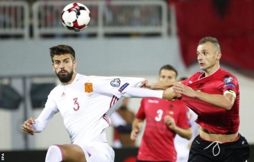 Pique paralajmëron largimin nga Spanja
