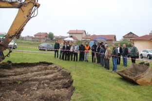 Komuna dhe Fondacioni Kosovë-Luksemburg e bëjnë me fushë sportive Budrikën
