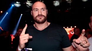 Fury flet pas humbjes së titujve