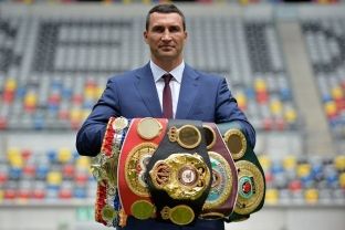 Afër caktimi i duelit për titullin e botës në boks