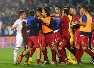 Xhaka 2 vjet pas ndeshjes në Beograd: 100 zogj të pulave kundër 1 luani