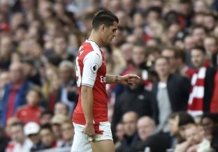 Xhaka ndëshkohet me të kuq [video]