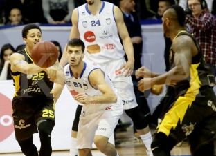 Peja thellon krizën e Prishtinës