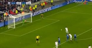 Buffon pret penalltinë e Lyonit [video]