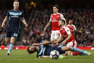 Arsenali ndalet nga Middlesbrough, por merr kreun
