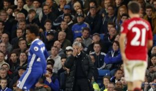 Chelsea “dërrmon” Unitedin dhe Mourinhon