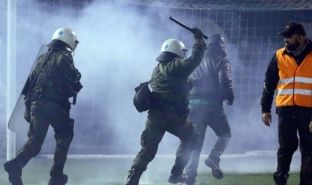 Dhunë dhe trazira në futbollin grek e brazilian