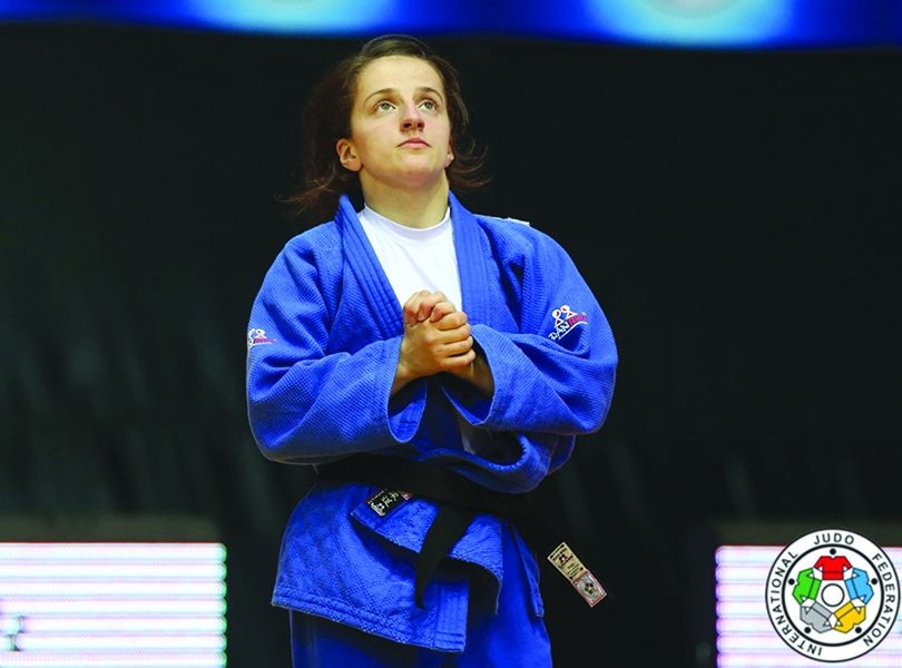Kilogramët “e tepërt” mund ta çojnë kampionen kosovare në Shqipëri