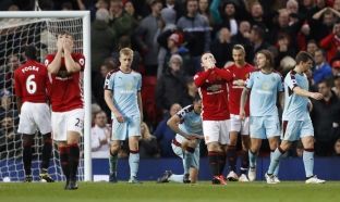 Unitedi thyen rekord pas barazimit me Burnleyn