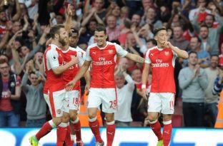 Mustafi e Xhaka startojnë për Arsenalin