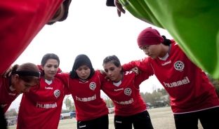 Kërcënimet me vdekje: Si i iku futbollistja regjimit Taliban