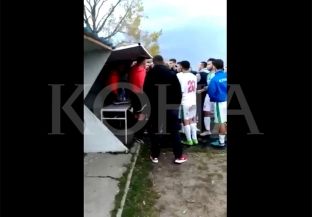 Sulmohet gjyqtari, ndërpritet ndeshje KEK-u - Vllaznia [video]