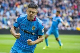  Rashica asiston në humbjen e Vitesses