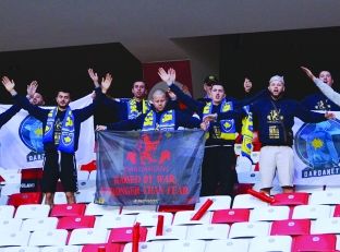 “Dardanët” duan të dalin në skenë mes 30 mijë turqve
