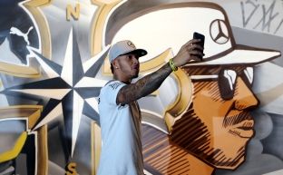 Hamilton nuk dorëzohet, lufton deri në fund për titull