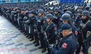 Atmosferën në Elbasan nuk e zbehin as forcat e shtuara të policisë
