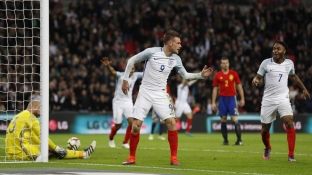 Vardy feston golin me stilin “Mannequin Challenge” [video]