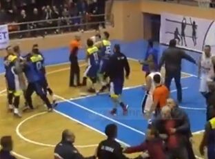 Grushte në ndeshjen Vllaznia-Tirana [video]