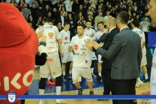 Basketbollisti i rritur me rrëfimet për babanë boksier