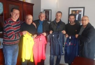 Veprimtari vushtrrias në Zvicër vesh gjyqtarët e futbollit në Kosovë