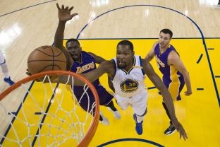 Golden State marrin udhëheqjen në NBA