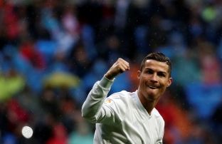 Ronaldo realizon gol të bukur me kokë [video]