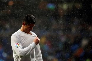 Ronaldo tejkalon me gola Messin dhe Suarezin