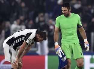 Juventus po “bombardohet” nga Genoa