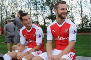 Mustafi e Xhaka startues ndaj West Hamit