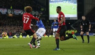  Mourinho nuk komenton penaltinë ndaj Unitedit [video]