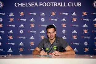 Azpilicueta vazhdon me Chelsean