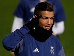 Xavi: Messi është më i miri, Ronaldo nuk e meritoi Topin e Artë