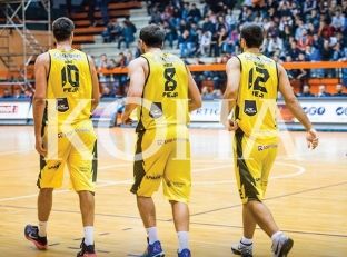 Peja humb nga Karpos