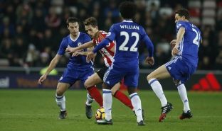 Chelsea mbetet lider