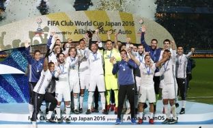Real Madridi ngrit trofeun e Kupës së Botës për Klube [video]