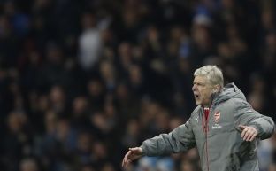  Wenger fajëson gjyqtarin për humbjen nga City
