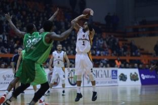 Bashkimi ndahet me dy lojtarët që “e lanë në lloç”