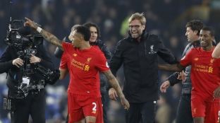  Klopp e quan “të çmendur” përballjen me Evertonin