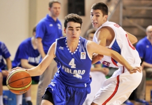Në çerekfinale të Eurobasketit U18 Edon Maxhuni, bënë histori me Finlandën [video]