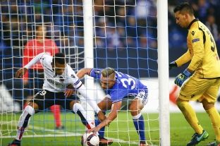 Avdijaj shënon gol të bukur ndaj Hamburgut [video]